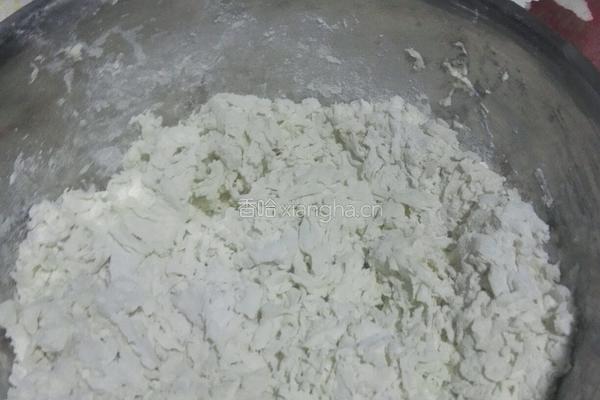 酸菜油滋烙饺子的做法图解3