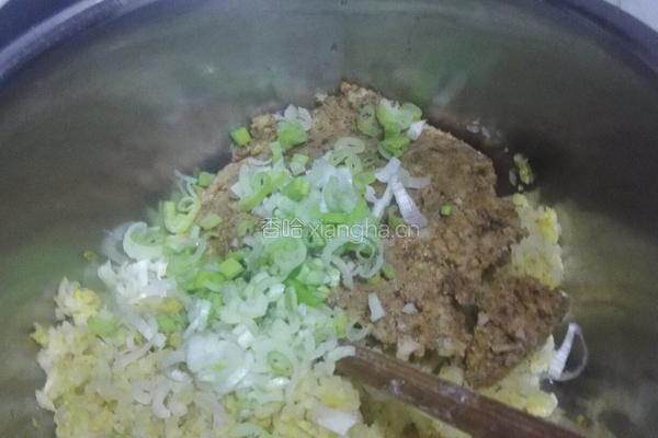 酸菜油滋烙饺子的做法图解4