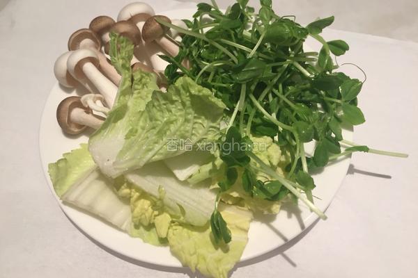 浓香鸡汤蔬菜面的做法图解1