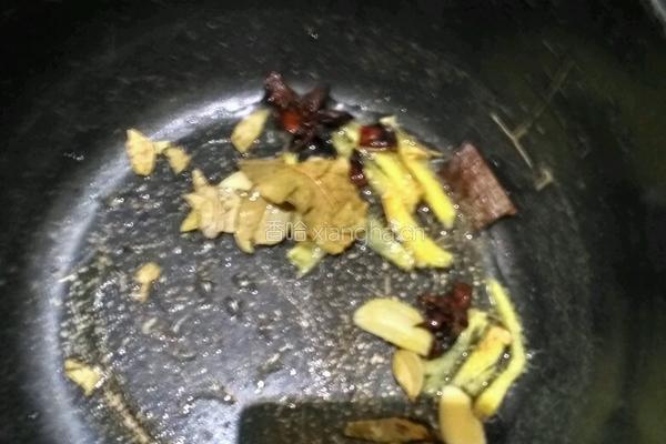电饭煲猪脚焖花生的做法图解4