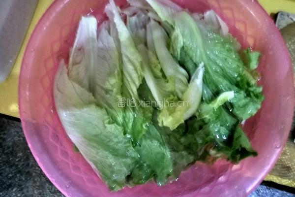 蒜蓉炒生菜的做法图解2