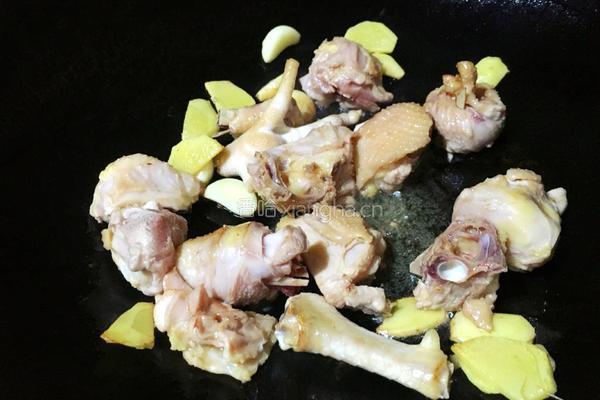 板栗焖鸡肉的做法图解8