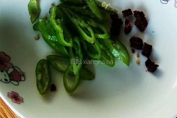炝拌佛手瓜丝的做法图解2