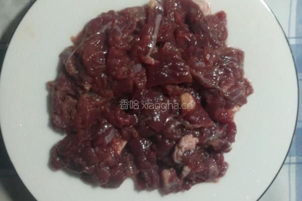 豌豆胡萝卜炒牦牛肉的做法图解1