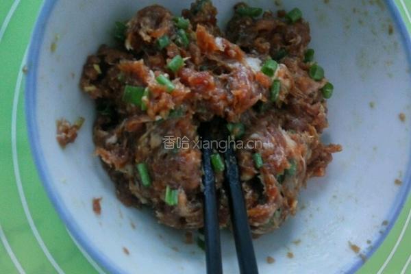 猪肉香葱烧饼的做法图解2