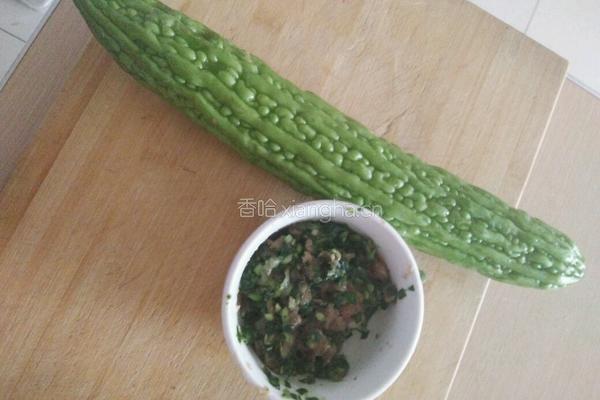 苦瓜酿肉的做法图解1