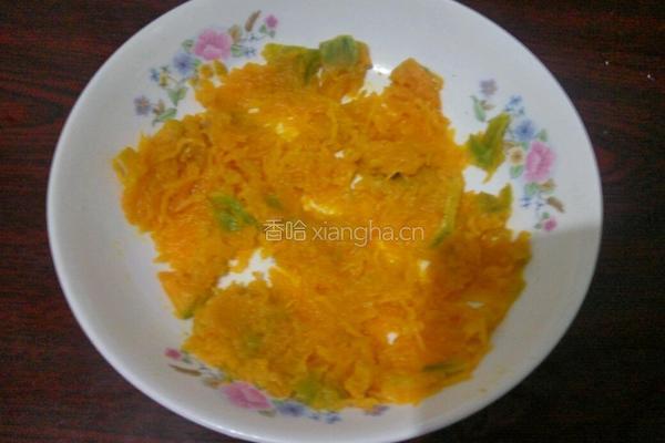 南瓜辣味芝麻卷的做法图解2