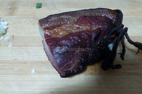 腊肉西芹的做法图解3