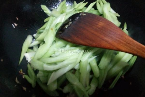 腊肉西芹的做法图解10