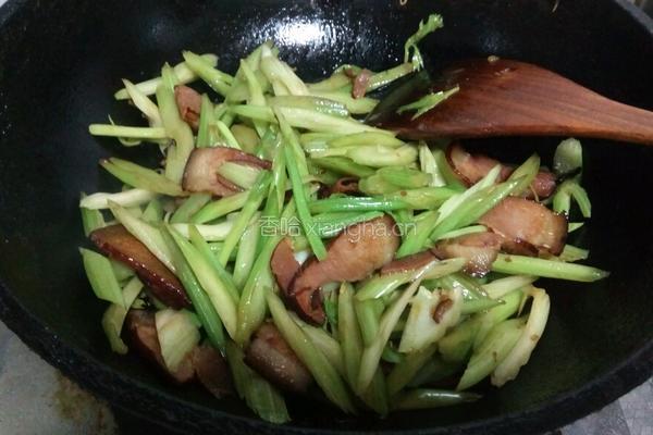 腊肉西芹的做法图解11