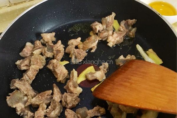 番茄土豆炖牛腩的做法图解3