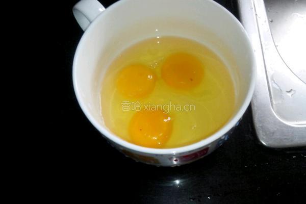 辣椒粉蛋炒饭的做法图解1