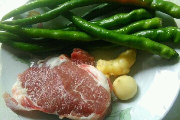 青椒炒肉的做法图解1