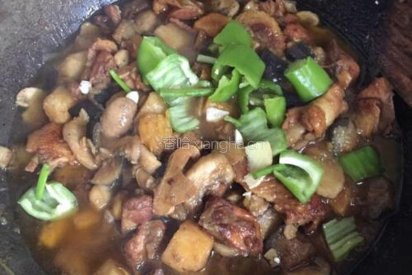 红烧土鸡茄子皮带面的做法图解12