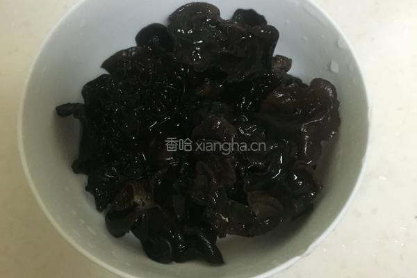 莲藕炒木耳的做法图解3