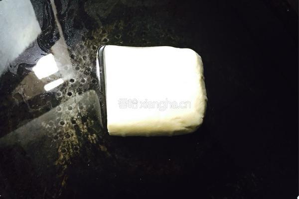 凉拌皮蛋豆腐的做法图解2