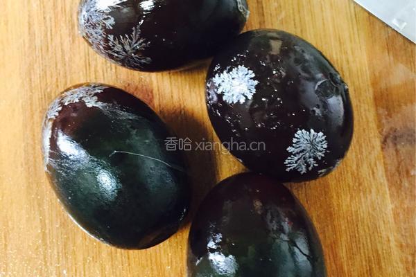 凉拌皮蛋豆腐的做法图解3