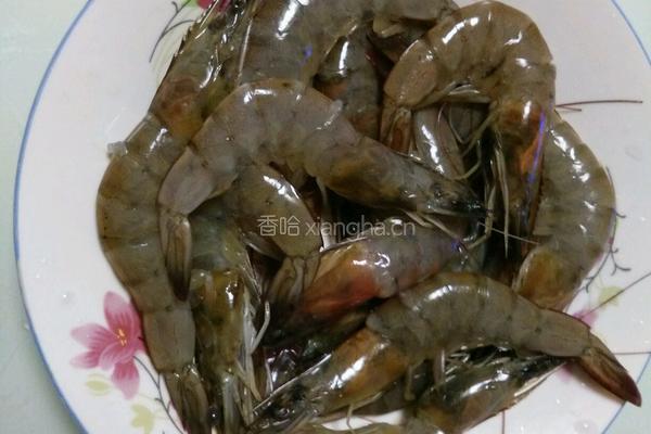 虾面条的做法图解2