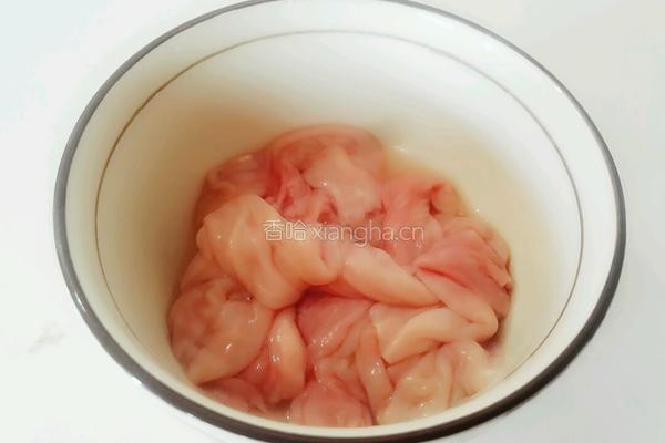 莴笋丝小肠瘦肉汤的做法图解3