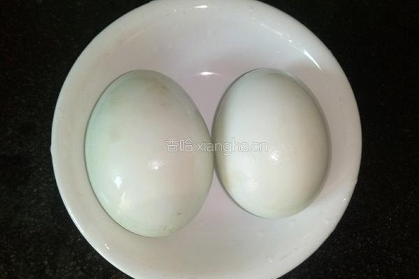 咸蛋黄炒玉米的做法图解1
