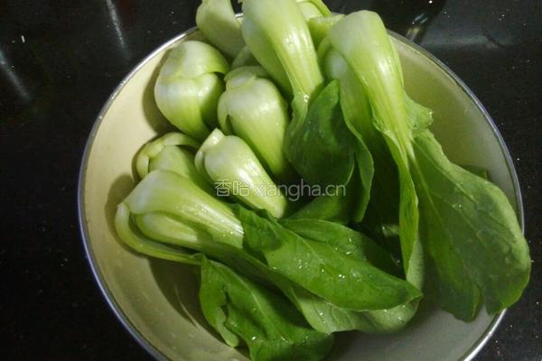 双菇油菜的做法图解1