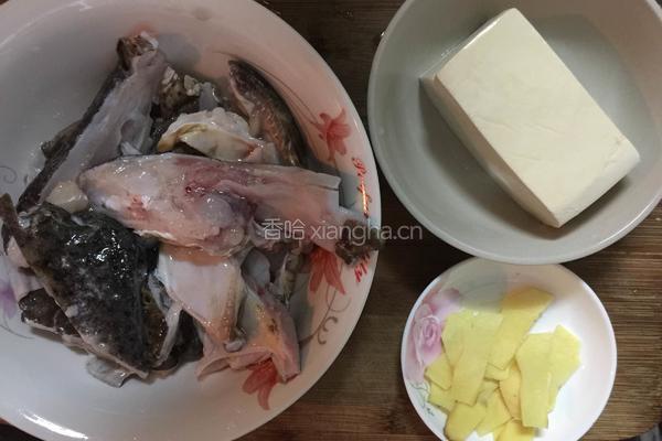 石斑鱼头豆腐汤的做法图解1