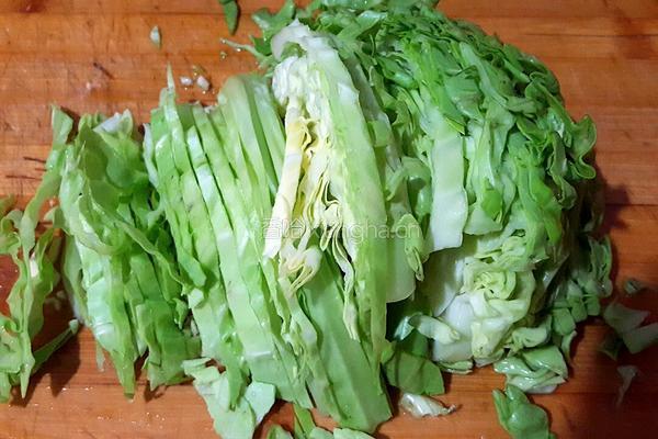 炒甘蓝菜的做法图解2