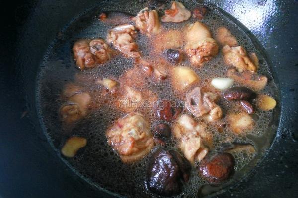 鸡腿炖香菇的做法图解8