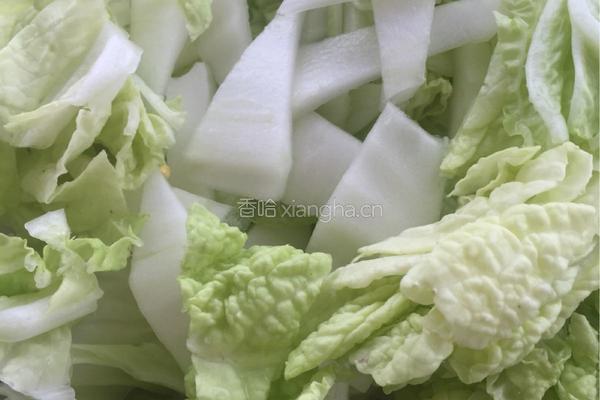 醋溜白菜的做法图解1