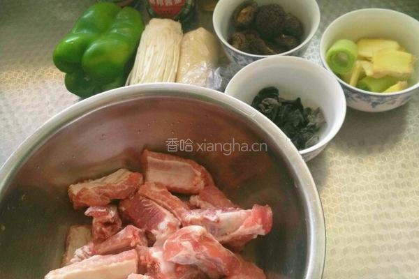 黄焖排骨的做法图解1