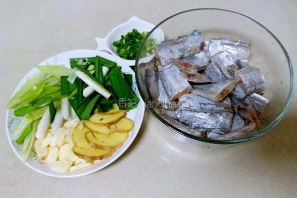 红烧糖醋带鱼的做法图解1