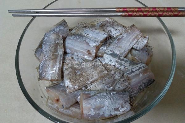 红烧糖醋带鱼的做法图解2