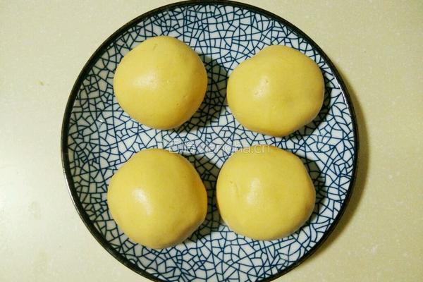 豆沙南瓜饼的做法图解7