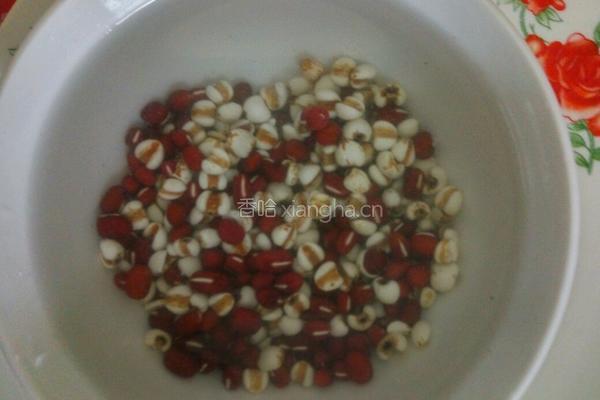 红豆薏米粥的做法图解2