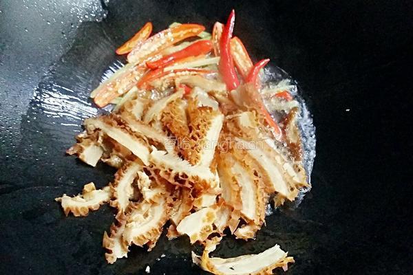 香蒜榨菜炒金钱肚(开胃版)的做法图解9