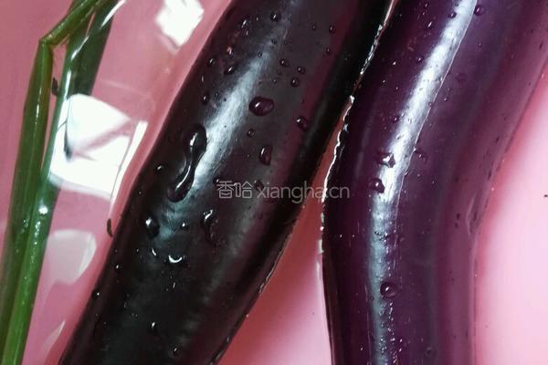 肉末茄子的做法图解1