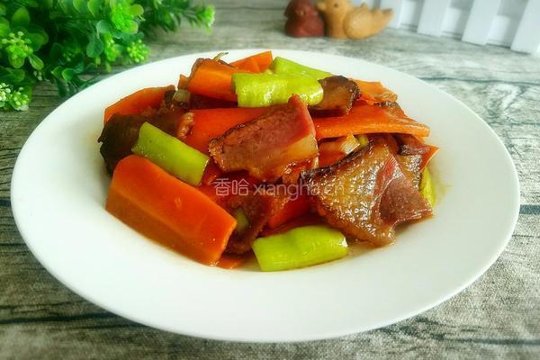 胡萝卜炒腊肉的做法图解15