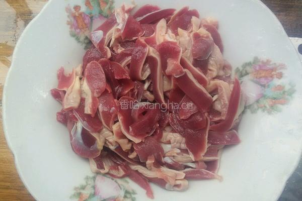 酸豆角炒鸡杂的做法图解2