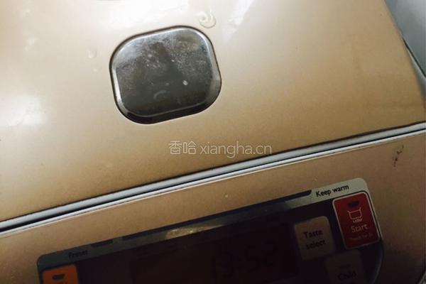 不一样的银耳莲子百合粥的做法图解3