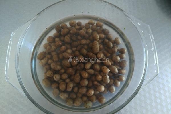 山药豆炖鸡肉的做法图解1