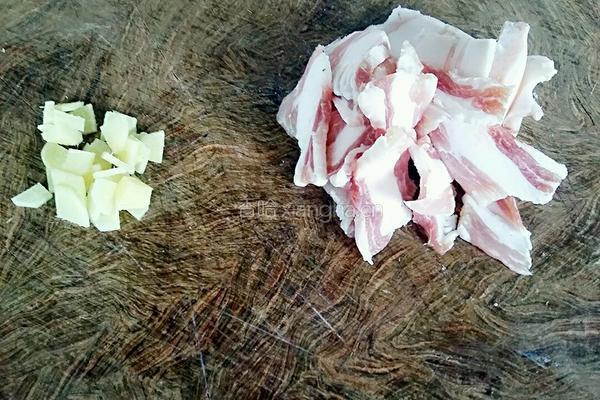 腊肉炒红菜苔的做法图解2