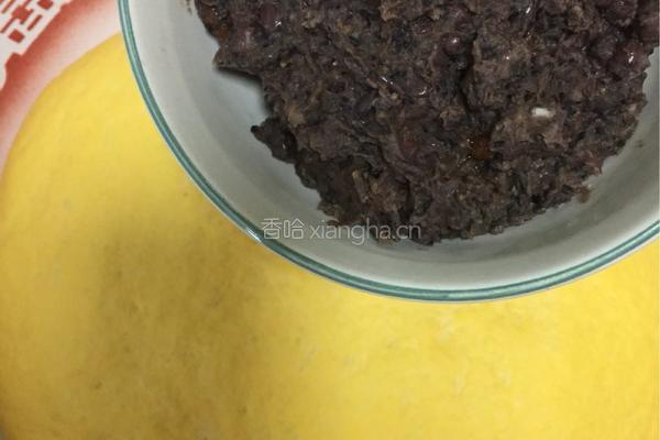 南瓜豆沙包的做法图解1