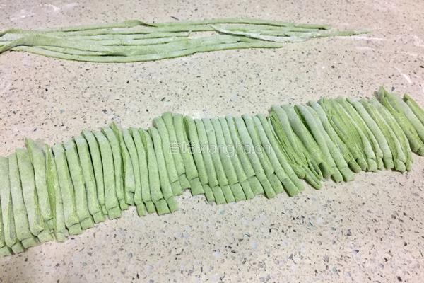 菠菜手擀面的做法图解8