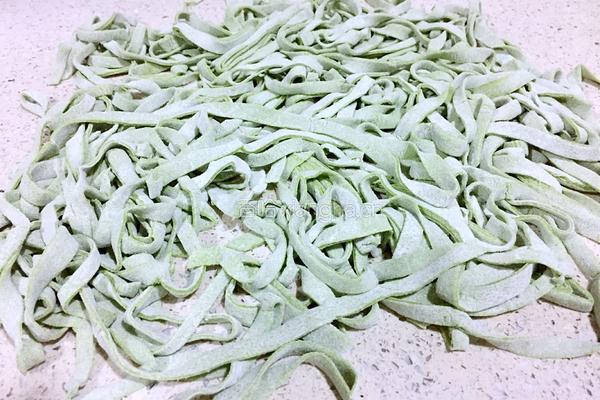 菠菜手擀面的做法图解9