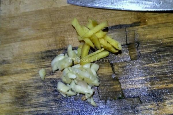 腊肠炒荷兰豆的做法图解3
