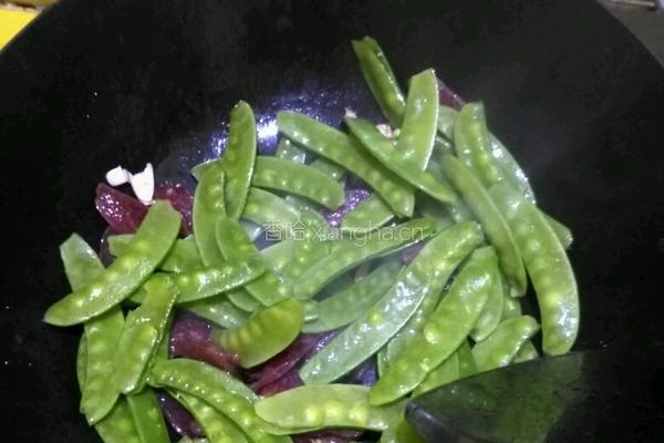 腊肠炒荷兰豆的做法图解6