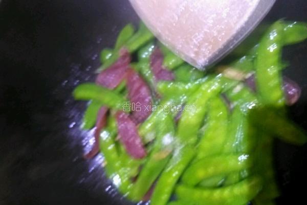 腊肠炒荷兰豆的做法图解7