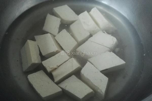 鲶鱼炖豆腐的做法图解3