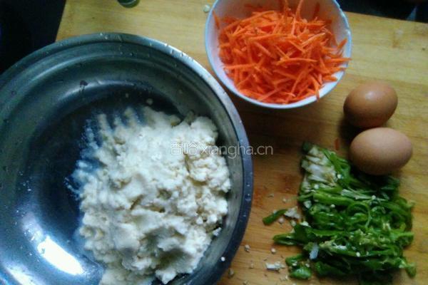 豆渣饼的做法图解1