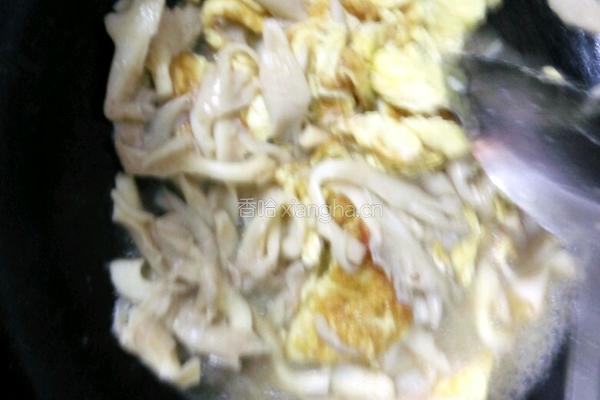平菇炒鸡蛋的做法图解9